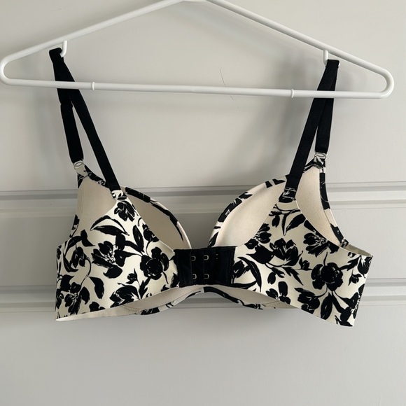 LA VIE EN ROSE Sleekback Bra - Picture 3 of 3